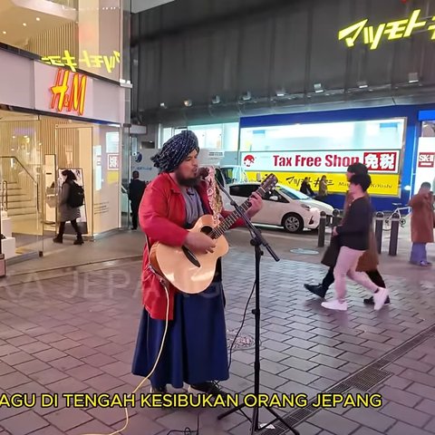 Momen Derry Sulaiman Bawakan Lagu Religi, Orang-orang Jepang Sampai Terkesima