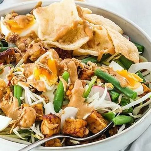 Penuh dengan Sayuran, Kenali Kandungan Nutrisi dan Kalori dari Gado-gado Serta Manfaat Kesehatan dari Mengonsumsinya