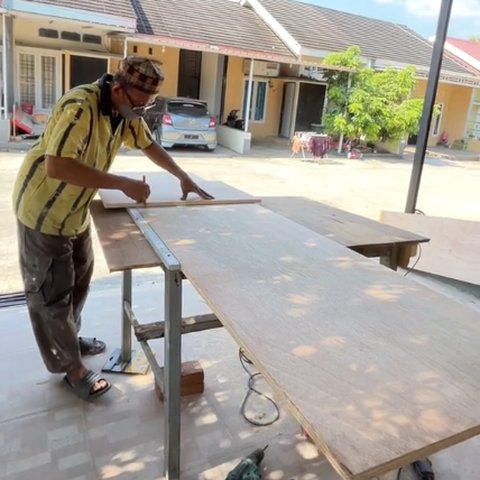 Satu Frekuensi, Momen Wanita Perlihatkan Suami dengan Ayahnya Kompak Bikin Kitchen Set Ini Curi Perhatian