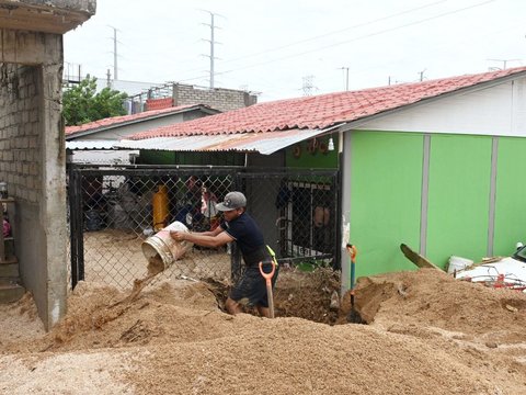 FOTO: Penampakan Mobil-Mobil di Meksiko Terkubur Pasir Usai Terjangan Badai John