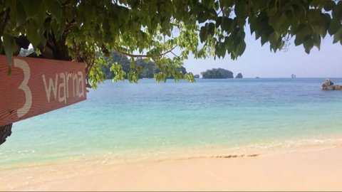 Pantai Tiga Warna