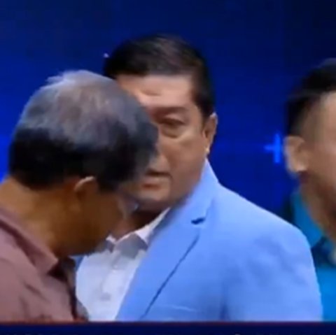 Silfester Matutina vs Rocky Gerung