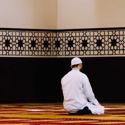 Cara Menjamak Shalat Maghrib dan Isya