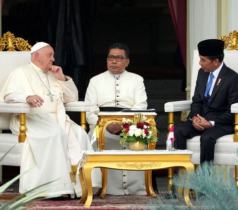 FOTO: Jadi Sorotan, Ini Penampakan Jam Tangan Sederhana Paus Fransiskus Saat Bertemu Jokowi di Istana Merdeka