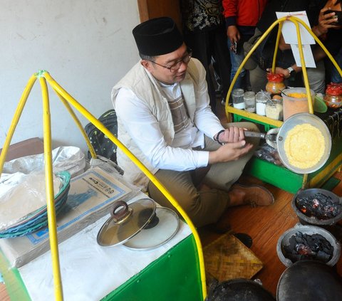 FOTO: Keakraban RK dan Foke Kunjungi Kampung Betawi Setu Babakan hingga Masak Kerak Telor