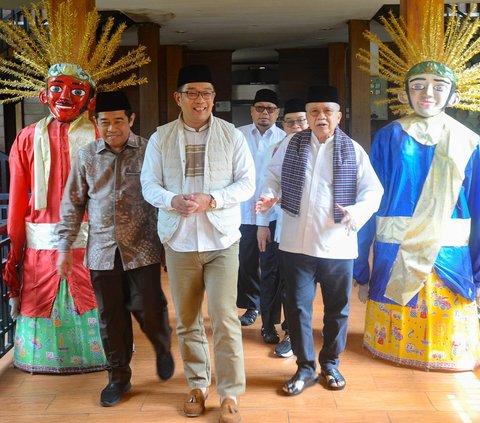 FOTO: Keakraban RK dan Foke Kunjungi Kampung Betawi Setu Babakan hingga Masak Kerak Telor