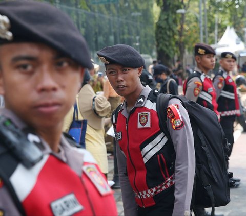 FOTO: Polisi dan TNI Jaga Ketat Gereja Katedral Jakarta Jelang Kunjungan Paus Fransiskus