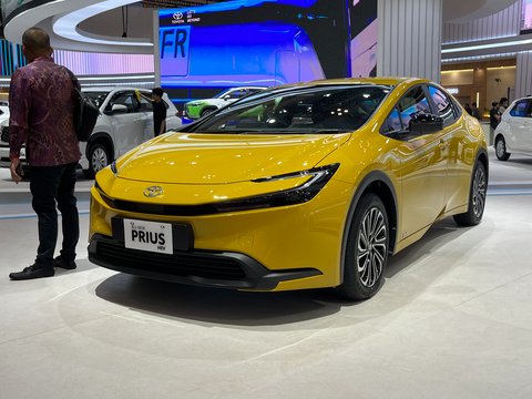 Toyota Prius sebagai kendaraan hibrida listrik.