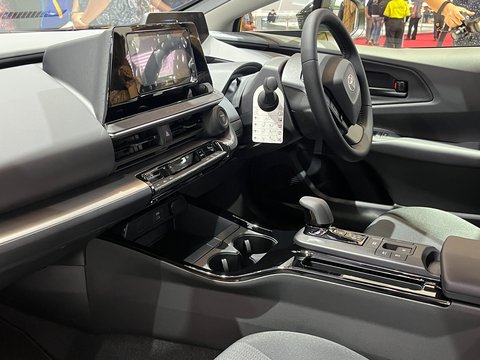 Toyota Prius sebagai kendaraan hibrida listrik.