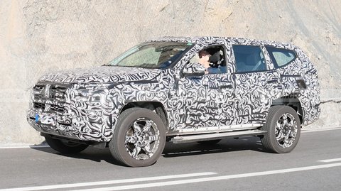Foto mata-mata Mitsubishi Pajero Sport.