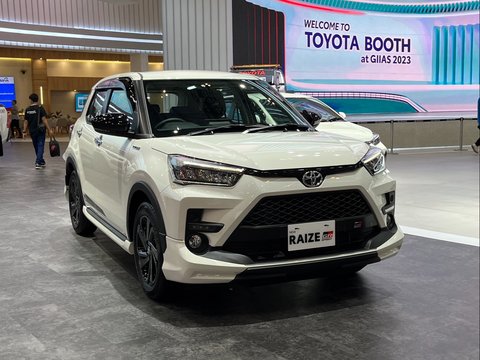 Toyota Raize GR Sport dengan mesin 1.0 Turbo.