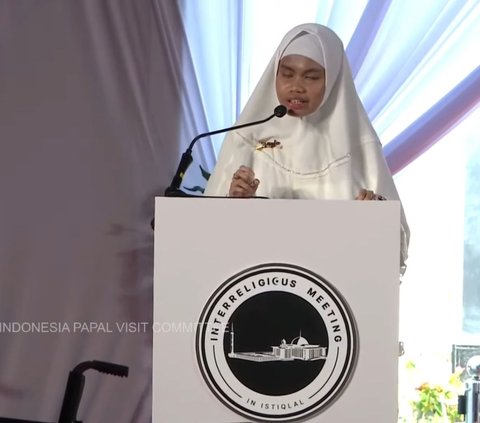 FOTO: Momen Hangat Paus Fransiskus Kunjungi Masjid Istiqlal, Disambut Tabuhan Rebana dan Lantunan Ayat Suci Hafizah Tunanetra