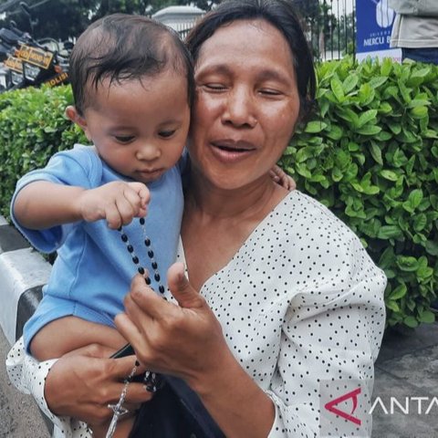 Momen Haru Bayi Sembilan Bulan Dapat Doa Langsung dari Paus Fransiskus