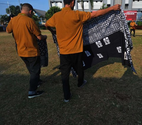 FOTO: Semangat Warga Binaan Lapas Cipinang Ikuti Pelatihan Membuat Batik