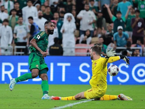 FOTO: Debut Spektakuler Maarten Paes Bersama Garuda, Gagalkan Penalti hingga Tahan Imbang Arab Saudi