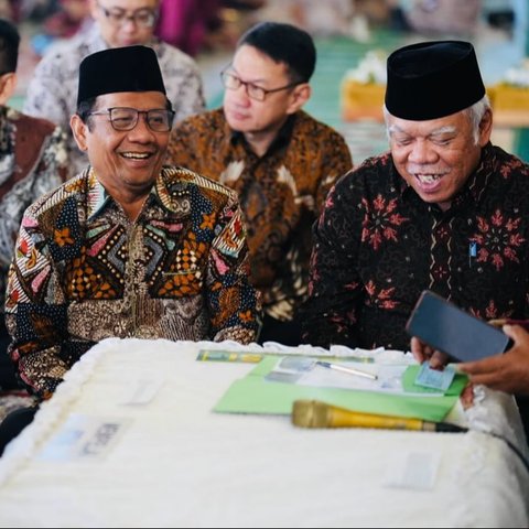 Senyum Gembira Mahfud MD dan Menteri Basuki jadi Saksi Nikah Anak Cak Lontong