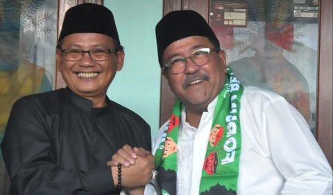 Bakal calon wakil gubernur (bacawagub) Jakarta dari PDIP, Rano Karno mengunjungi kediaman Ketua Umum Forum Betawi Rempug (FBR) se-Jabodetabek, KH Lutfi Hakim di Kelurahan Ujung Menteng, Kecamatan Cakung, Jakarta Timur, Jumat (6/9/2024).