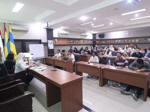 Kajati Jatim jadi 'Dosen Dadakan' di Kelas Magister Ilmu Hukum Unair