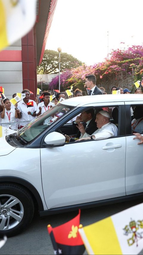 FOTO: Lebih Sederhana dari Innova Zenix, Ini Penampakan Mobil Paus Fransiskus di Papua Nugini yang Jadi Sorotan