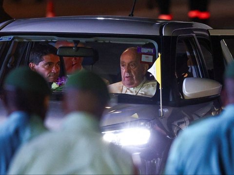 FOTO: Lebih Sederhana dari Innova Zenix, Ini Penampakan Mobil Paus Fransiskus di Papua Nugini yang Jadi Sorotan