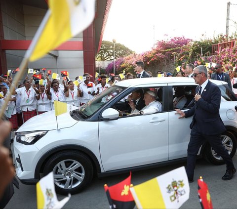 FOTO: Lebih Sederhana dari Innova Zenix, Ini Penampakan Mobil Paus Fransiskus di Papua Nugini yang Jadi Sorotan