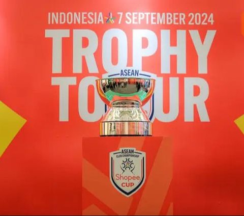 FOTO: Serunya Trophy Tour Shopee Cup 2024, Diego Michiels dan Stefano Lilipaly Diserbu Fans