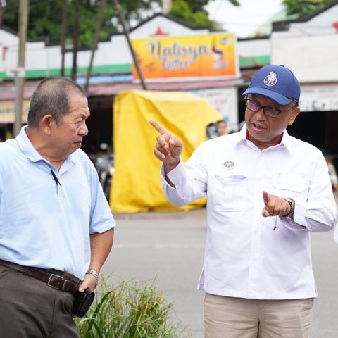 Anggota Komite BPH Migas Abdul Halim mengunjungi sejumlah Stasiun Pengisian Bahan Bakar Umum (SPBU) di Pontianak.