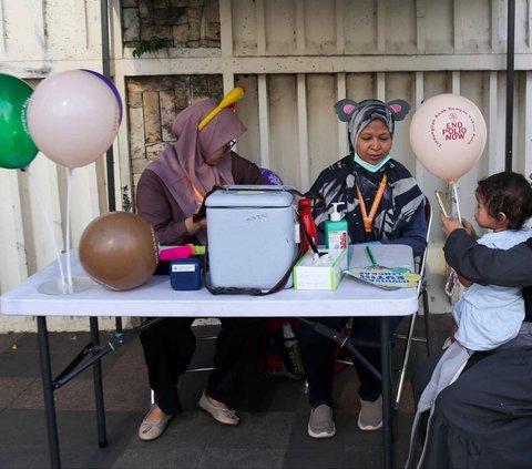 FOTO: Lindungi Anak dari Kelumpuhan Permanen, Program Imunisasi Polio Digelar Gratis Saat CFD Bundaran HI