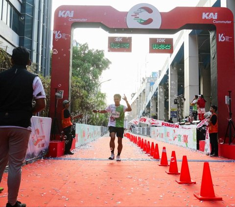 FOTO: KAI Commuter Run 2024, 2.500 Peserta Lari Keliling Jakarta