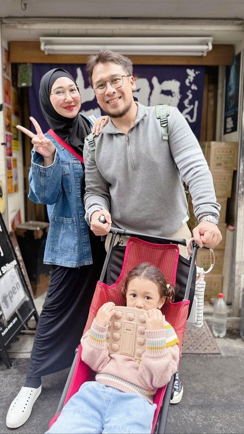 7 Momen Keseruan Dian Pelangi dan Keluarga saat Liburan di Jepang, Paras Cantik dan Lucu Sang Anak Bikin Salfok