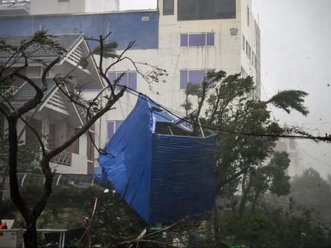 FOTO: Ngeri! Ini Penampakan Amukan Dahsyat Topan Super Yagi Saat Obrak-Abrik Bagian Utara Vietnam