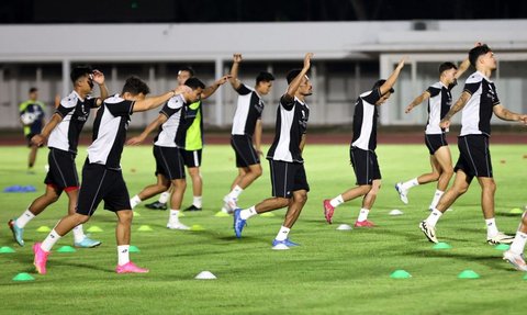 FOTO: Timnas Indonesia Matangkan Strategi di Stadion Madya GBK Jelang Melawan Australia