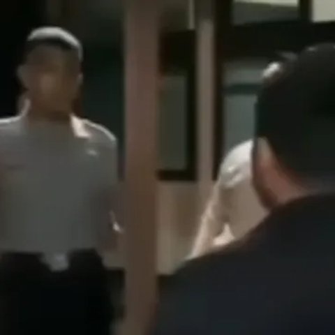 Taruna dan pengasuh ribut