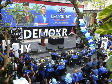 FOTO: Tradisi Potong Tumpeng Meriahkan HUT ke-75 SBY dan Syukuran Partai Demokrat ke-23 Tahun di Menteng