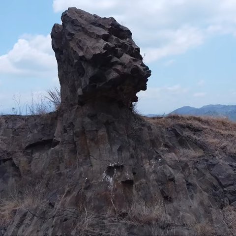 Batu Kipas di Gunung Julang Sumedang