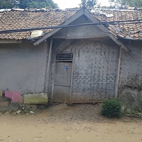 Kisah Pilu Satu Keluarga di Lebak Tinggal di Rumah Nyaris Roboh, Kondisinya Memprihatinkan Tak Kunjung Dapat Bantuan