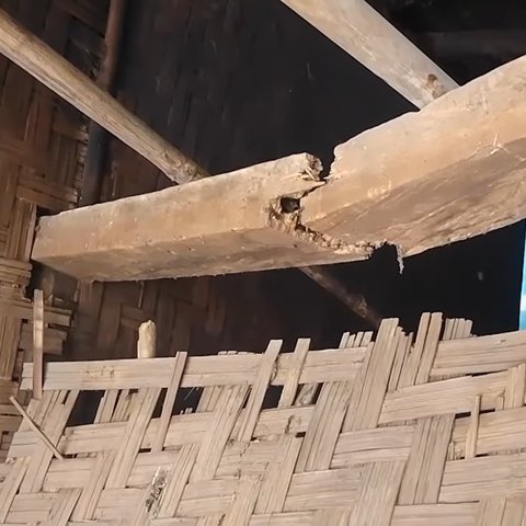 Kisah Pilu Satu Keluarga di Lebak Tinggal di Rumah Nyaris Roboh, Kondisinya Memprihatinkan Tak Kunjung Dapat Bantuan