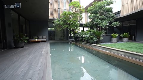 Rahasia di Balik Rumah Baru Boy William yang Bergaya Tropis dan Sarat Kenangan Keluarga