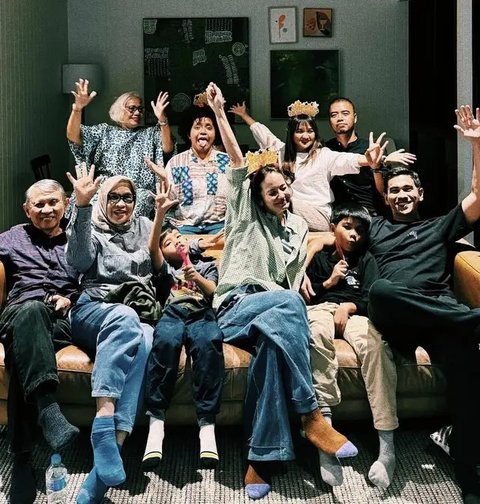 Gaya Artis Tanah Air Rayakan Pergantian Tahun 2024 ke 2025 di Luar Negeri. [@raffinagita1717]