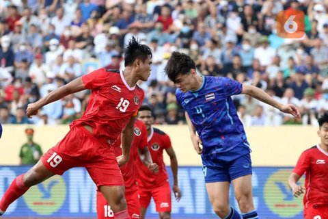 Striker naturalisasi Vietnam, Rafaelson menikmati momen kemenangan 5-0 atas Myanmar dalam laga fase grup Piala AFF 2024 di Stadion Viet Tri, Sabtu (21/12/2024). (Dok. VFF)