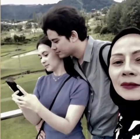 Kedekatan Richelle dan Aliando siaran langsung bersama (dok Instagram @itsmeyayasyrf/https://www.instagram.com/itsmeyayasyrf_?igsh=Z21jN2licm1rZmgw/Maheza Nurmiagita)