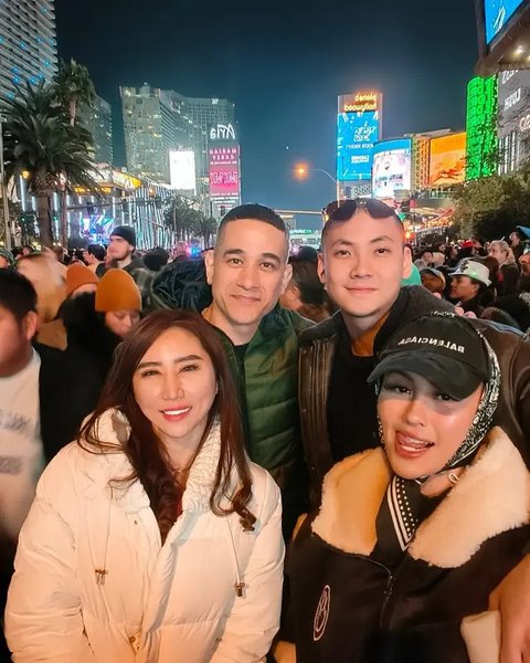 Momen Agnez Mo rayakan tahun baru di Las Vegas, reuni dengan Okan Kornelius. (sumber: Instagram/angelinevalesques)