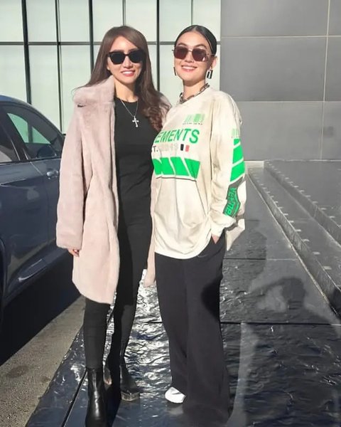 Momen Agnez Mo rayakan tahun baru di Las Vegas, reuni dengan Okan Kornelius. (sumber: Instagram/angelinevalesques)