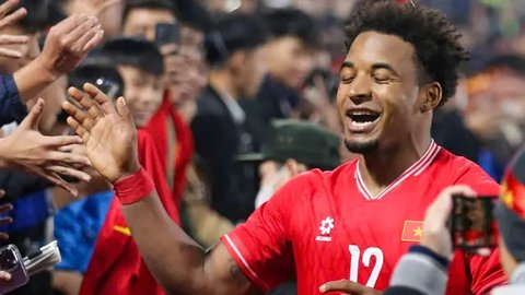 Striker Vietnam Nguyen Xuan Son menghadapi Thailand pada leg pertama final Piala AFF 2024. (X Asean United FC)