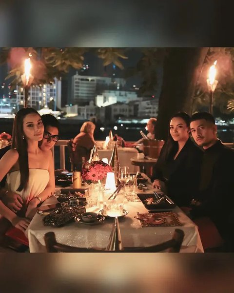 Perayaan tahun baru berbeda ala Al Ghazali, El Rumi, dan Dul Jaelani bareng pacar. (sumber: Instagram/alghazali7/diandramarsha/tissabiani)