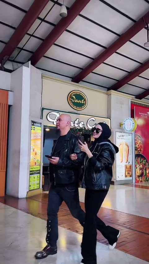 7 Potret Mulan Jameela dan Ahmad Dhani Tahun Baruan di Palangkaraya, Sambil Pacaran - Jarang-Jarang Pergi Berdua