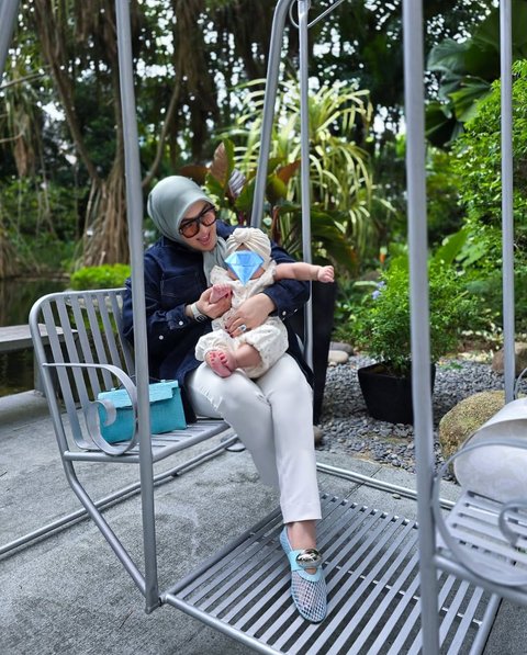 Penampilan Anak Syahrini Princess R Pakai Turban Bikin Gemas