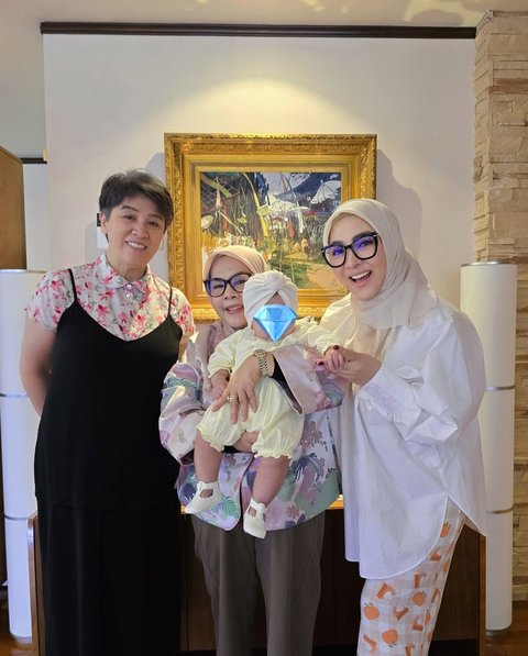 Penampilan Anak Syahrini Princess R Pakai Turban Bikin Gemas