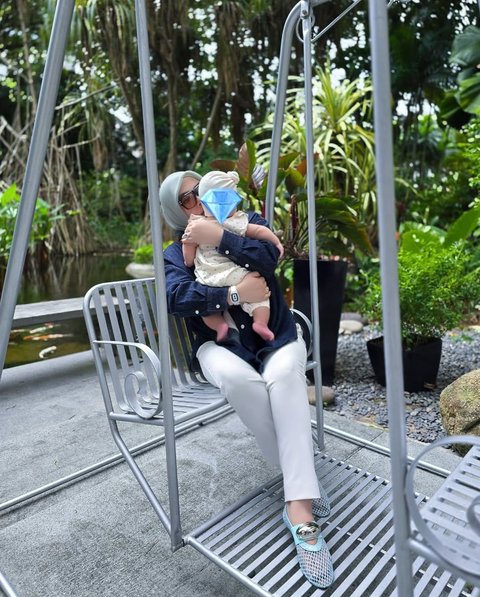 Penampilan Anak Syahrini Princess R Pakai Turban Bikin Gemas
