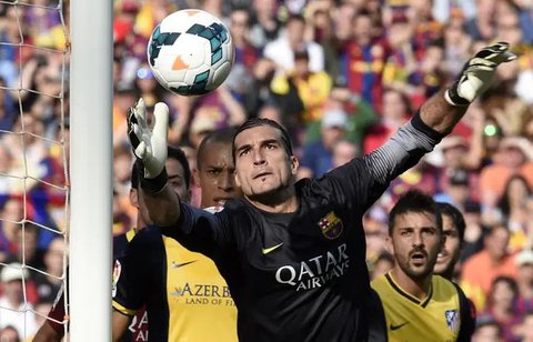 1. Eric Cantona (Manchester United) - Pemain asal Prancis ini bergabung dengan Manchester United pada akhir 1992. Eric Cantona menjadi salah satu pengguna nomor tujuh yang sukses di Mancheste